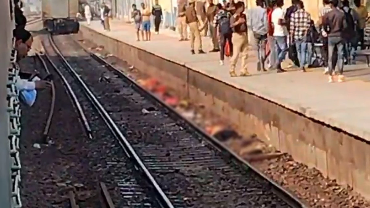 मिर्जापुर के चुनार स्टेशन पर बड़ा रेल हादसा: हावड़ा-कालका मेल की चपेट में आकर छह श्रद्धालुओं की दर्दनाक मौत, क्षेत्र में शोक का माहौल