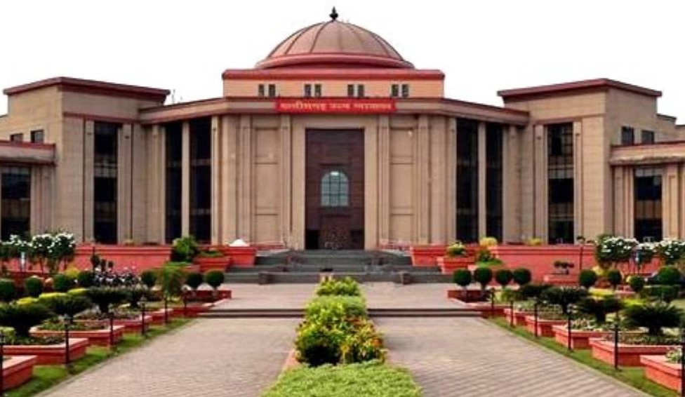 छत्तीसगढ़ हाई कोर्ट में 1000 से अधिक शिक्षकों की याचिका पर सुनवाई पूरी, क्रमोन्नत वेतनमान पर फैसला सुरक्षित