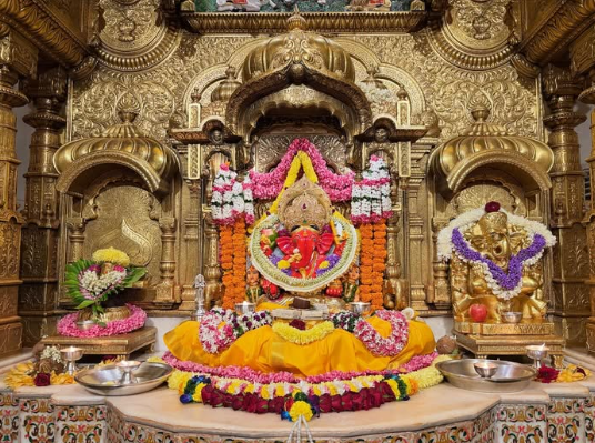 दिल्ली ब्लास्ट के बाद मुंबई में हाई अलर्ट, सिद्धिविनायक मंदिर समेत संवेदनशील स्थलों की सुरक्षा बढ़ाई गई