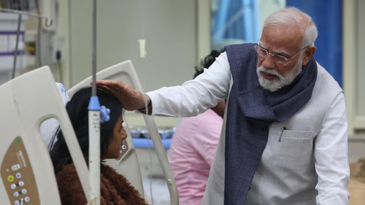 दिल्ली ब्लास्ट के घायलों से मिले पीएम मोदी, भूटान से लौटते ही LNJP अस्पताल पहुंचे