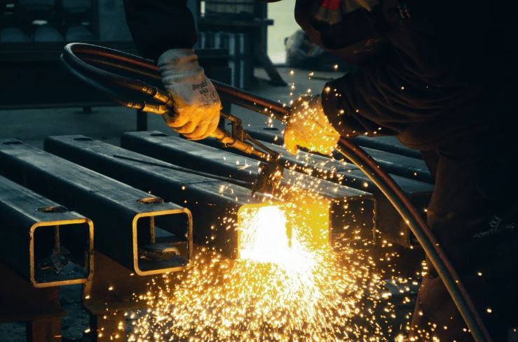 India Manufacturing PMI November 2025: 56.6 पर फिसला, उत्पादन में धीमी गति