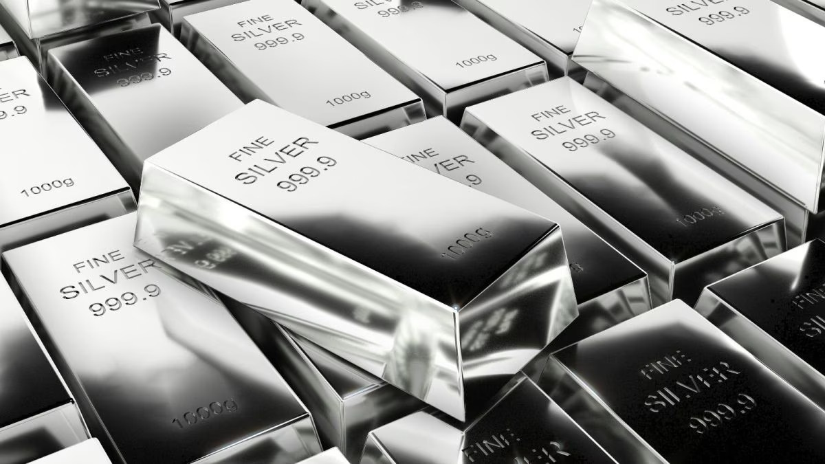 Silver Price Crash Today: 2025 के आखिरी Trading Day पर चांदी गिरावट Traders के लिए क्या Plan?