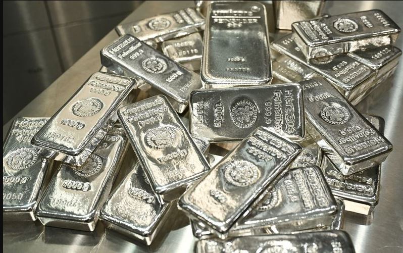 Silver Price Record High – चांदी पहली बार ₹3 लाख के पार