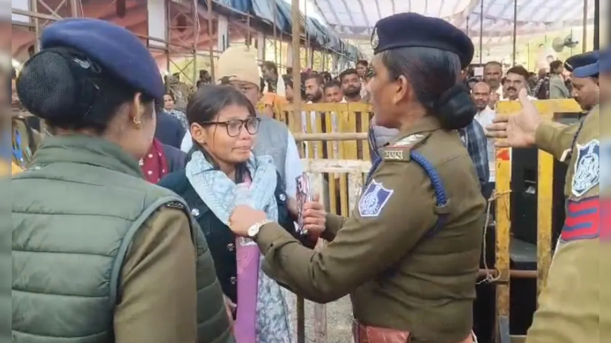 MP: Doctor बनने का सपना लिए Baiga Community की Girl को CM से मिलने से रोका, CM बोले मदद करेंगे