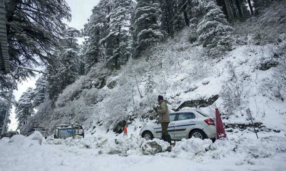 Kashmir Freezing Alert – कश्मीर के सोनमर्ग में पारा माइनस 11.2°C, सर्दी ने बढ़ाई मुश्किलें