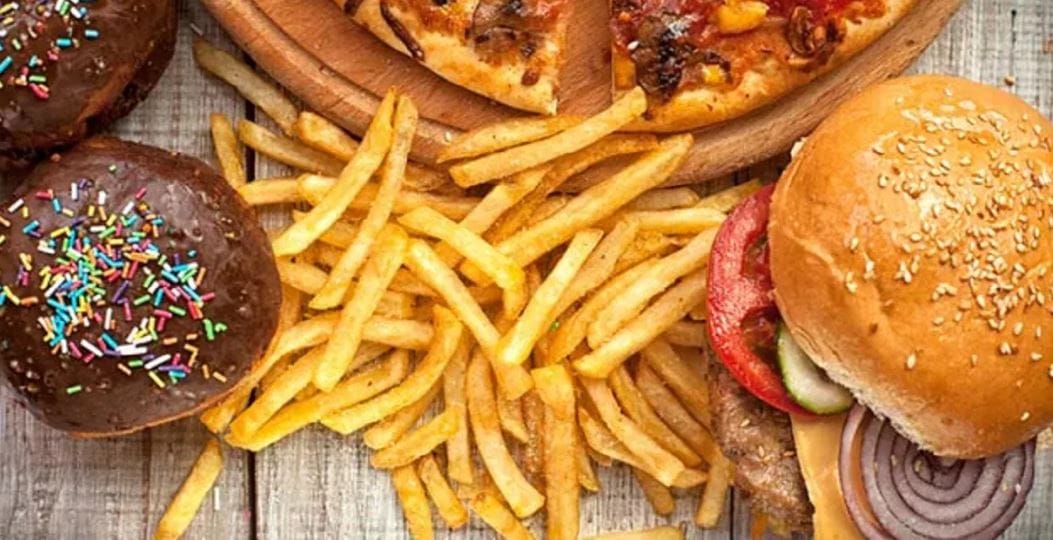 Junk Food Ads Ban Proposal – जंक फूड विज्ञापनों पर 6AM से 11PM तक रोक की सिफारिश