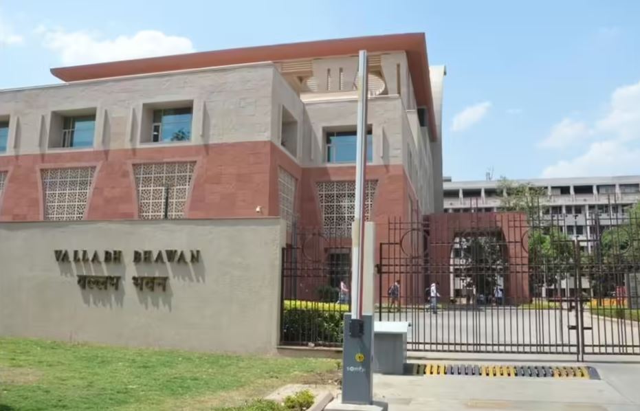 सचिवालय की चौखट पर दम तोड़ते स्टार्टअप: वल्लभ भवन के ‘पावरफुल’ IAS अफसरों को भाते हैं सिर्फ बड़े उद्योगपति?