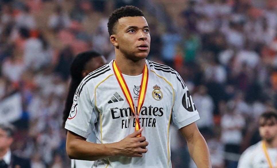 Football Final Controversy – हार के बाद स्टार खिलाड़ी ने खोया आपा