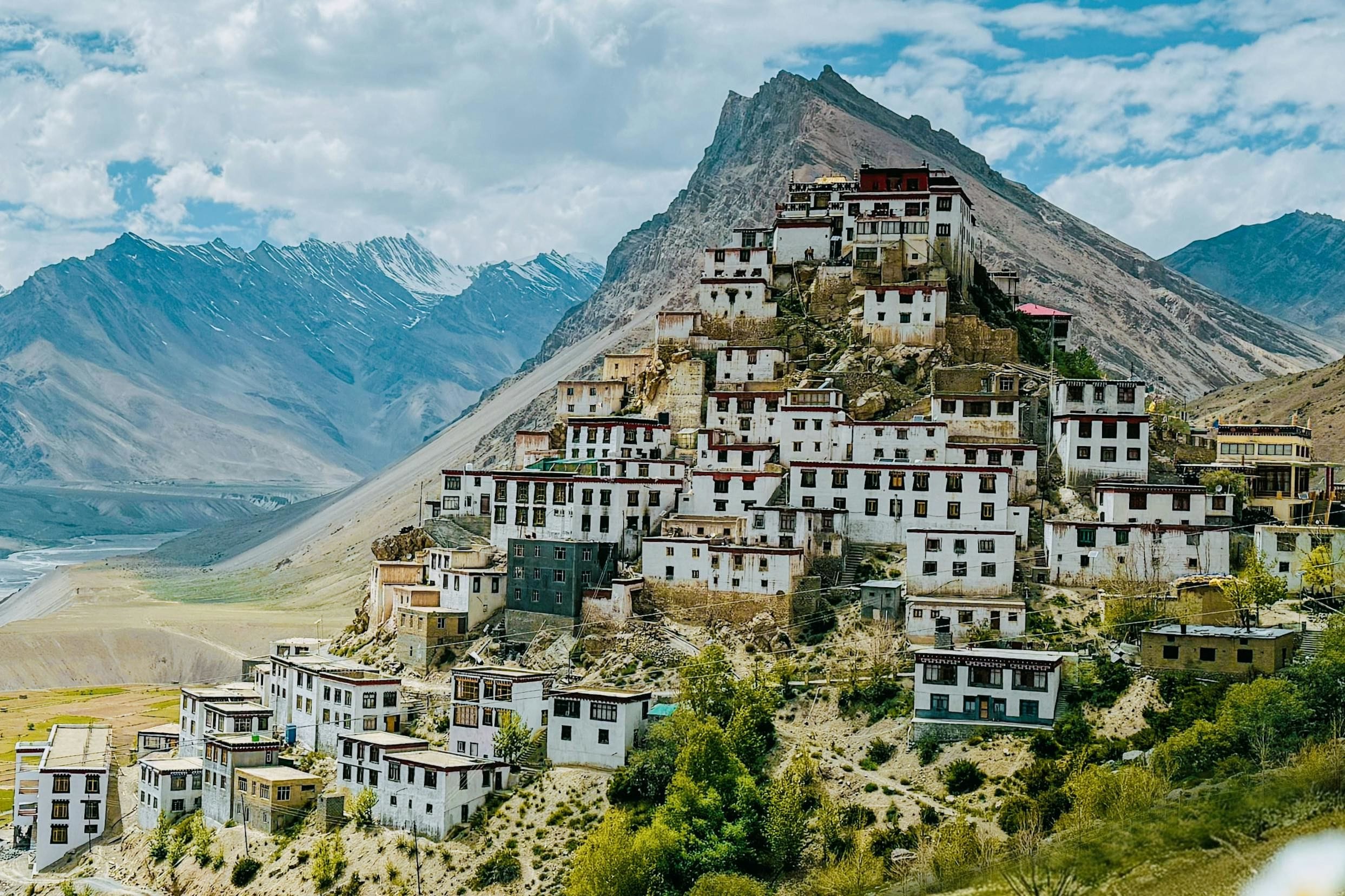 Anand Mahindra Viral Post: Spiti का Key Monastery बना Trending, क्यों है यह Must-Visit Destination?