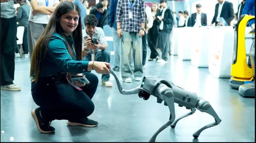 Fake AI Dog Controversy – गलगोटिया यूनिवर्सिटी पर चीनी रोबोटिक डॉग को अपना बताने का विवाद