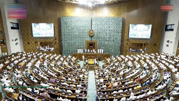 Parliament Session Day 8: LS स्थगित, Speaker ने कहा 19 घंटे 13 मिनट बर्बाद