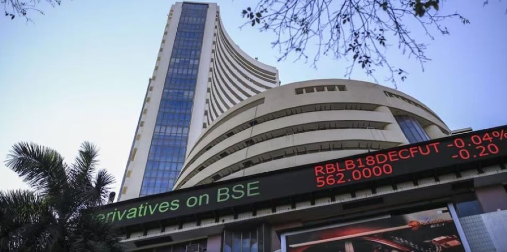 दलाल स्ट्रीट का ‘रक्तपात’, आम आदमी की बचत पर ‘बुलडोजर’ या सुनहरे कल की आहट?