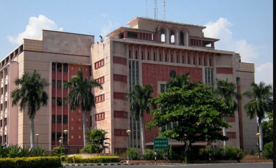 प्रशासनिक गलियारों में हलचल: ‘महा-सर्जरी’ की तैयारी