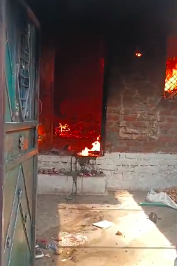 ग्वालियर: रिहायशी इलाके में मचा हड़कंप, लाखों का सामान जलकर राख