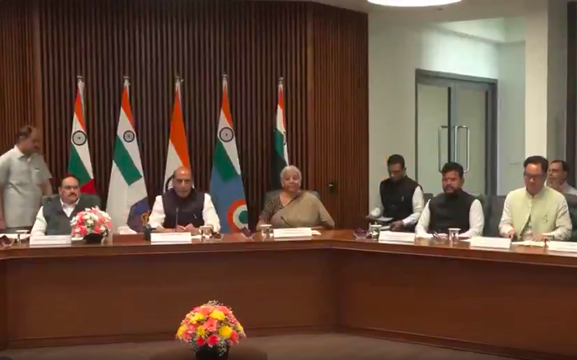 पश्चिम एशिया संकट: रक्षा मंत्री राजनाथ सिंह की अगुवाई में अनौपचारिक मंत्रियों की बैठक