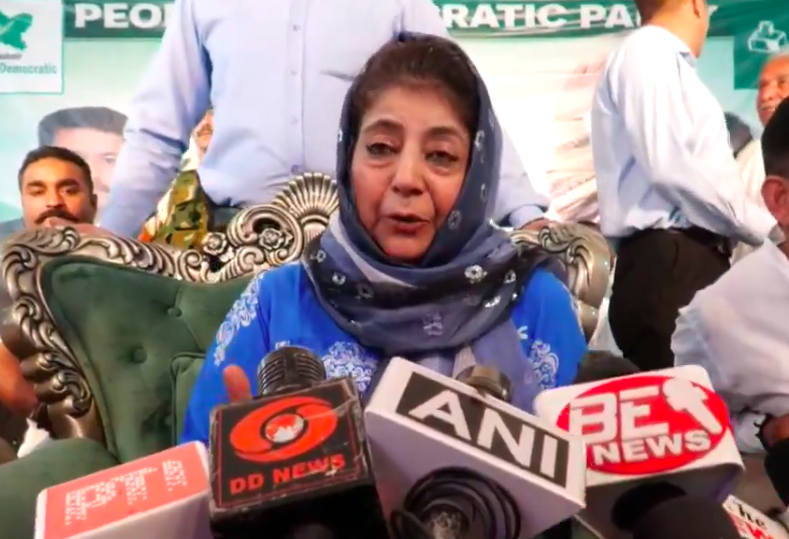 महबूबा मुफ्ती ने पश्चिम एशिया संघर्ष को लेकर जताई गंभीर चिंता, युद्ध जल्द बंद करने की अपील