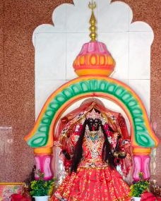 जबेरा: खेरे धाम में नवरात्रि के बाद भी जारी आस्था का महोत्सव; 1100 मंगल कलशों के साथ श्रद्धालुओं की लगी भीड़