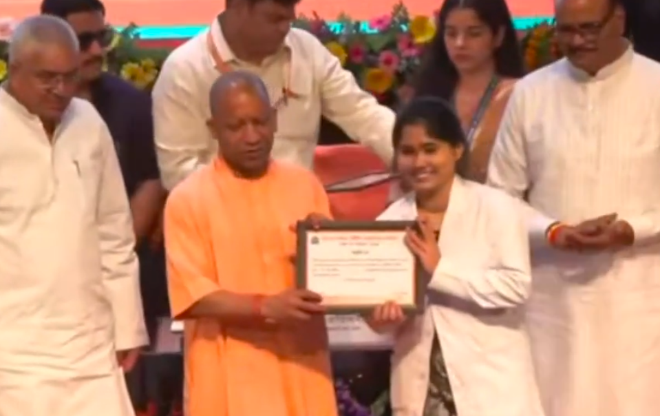 यूपी में 665 नर्सिंग अधिकारियों को नियुक्ति पत्र, सीएम योगी ने पारदर्शिता और रोजगार पर जोर दिया