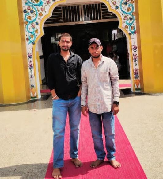 टीकमगढ़: कलेक्टर और पुलिस अधीक्षक ने किया आगजनी प्रभावित किसानों की फसलों का निरीक्षण