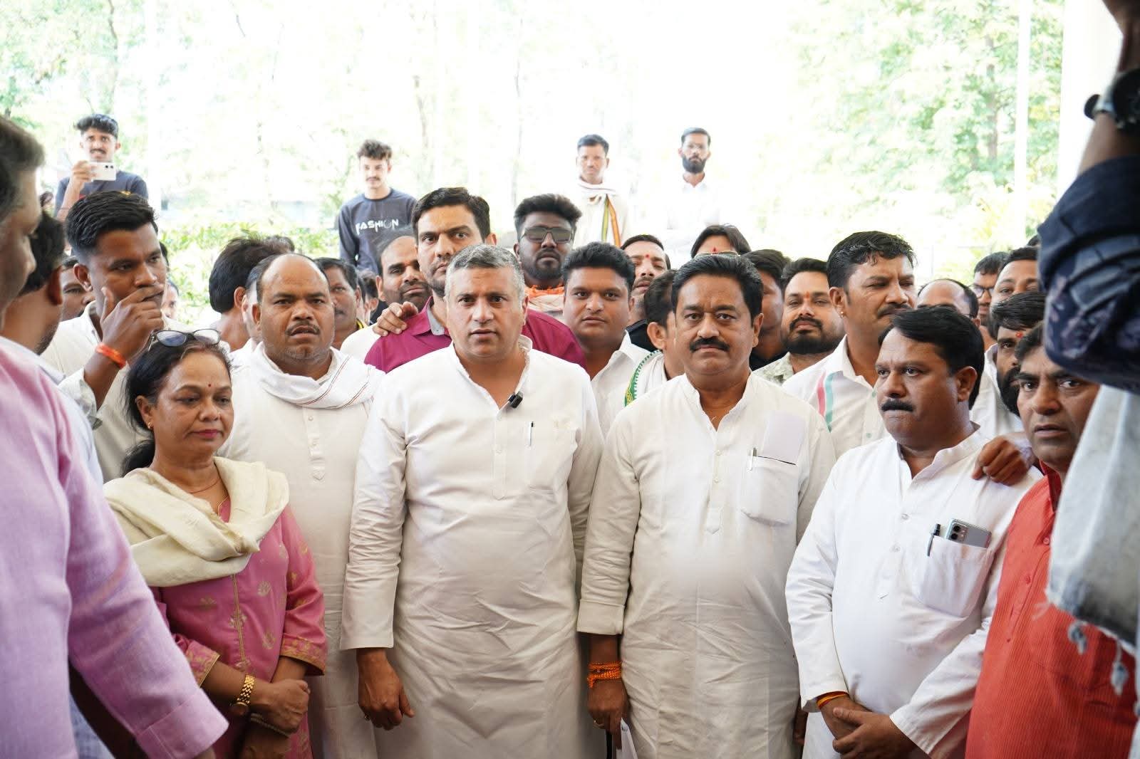 बैतूल में आदिवासियों से मारपीट का आरोप, आदिवासी कांग्रेस ने एसपी को सौंपा ज्ञापन