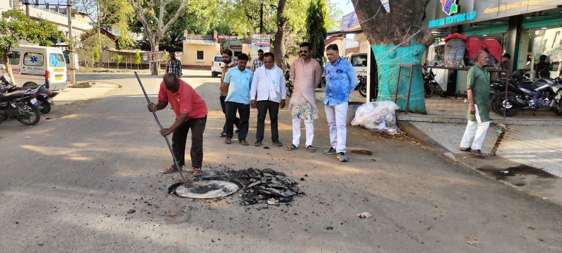 बड़वानी में सीवरेज प्रोजेक्ट में लापरवाही, बिना सेफ्टी किट काम कर रहे मजदूर