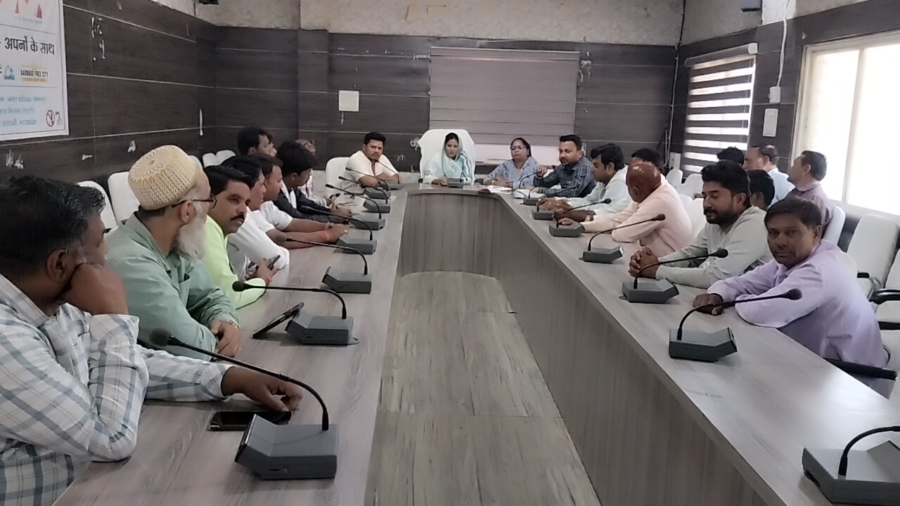 बड़वानी: पेयजल संकट पर नगर पालिका की गंभीर बैठक, जल्द सुधार के निर्देश