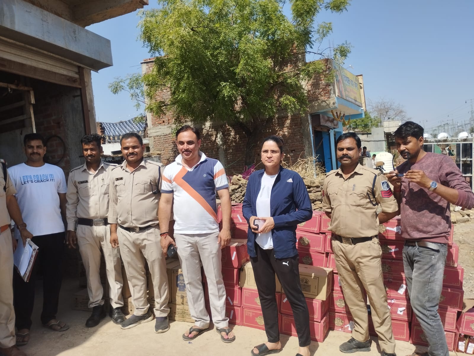 दमोह/पथरिया: अवैध शराब के बड़े नेटवर्क का भंडाफोड़, पुलिस ने जब्त की सैकड़ों पेटियां