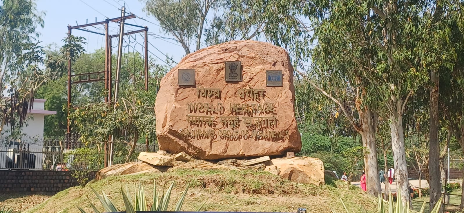 खजुराहो: विश्व धरोहर मंदिरों के बीच निर्माण कार्य से उठे गंभीर सवाल