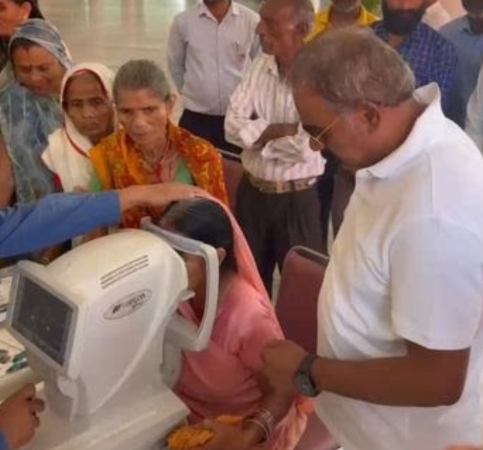 सागर: राम सरोज समूह द्वारा नि:शुल्क नेत्र चिकित्सा शिविर का आयोजन; AI तकनीक से हुई डायबिटिक रेटिनोपैथी की जाँच