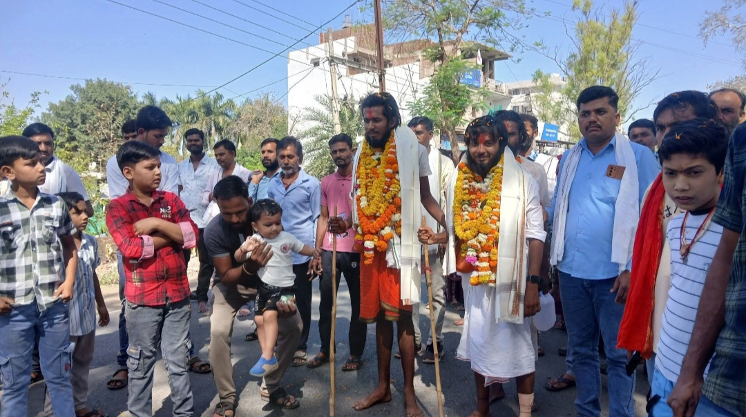 सागर: गौरझामर के भाइयों ने 3000 KM नर्मदा परिक्रमा पूर्ण की, विधायक ने दी बधाई