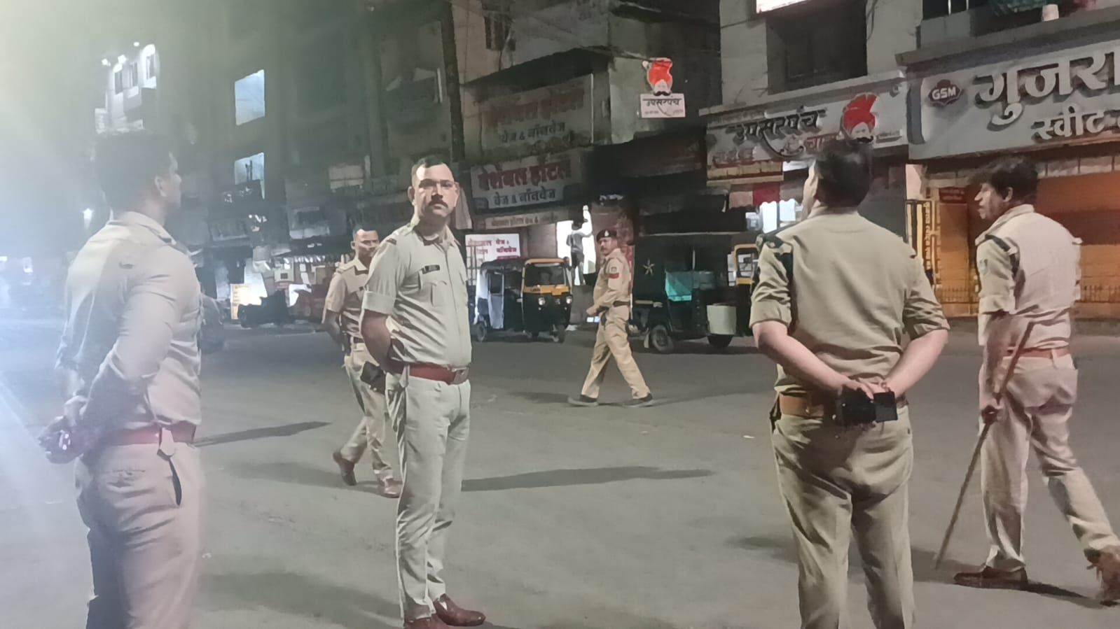 रतलाम: कानून व्यवस्था की मजबूती के लिए पुलिस अधीक्षक का औचक निरीक्षण