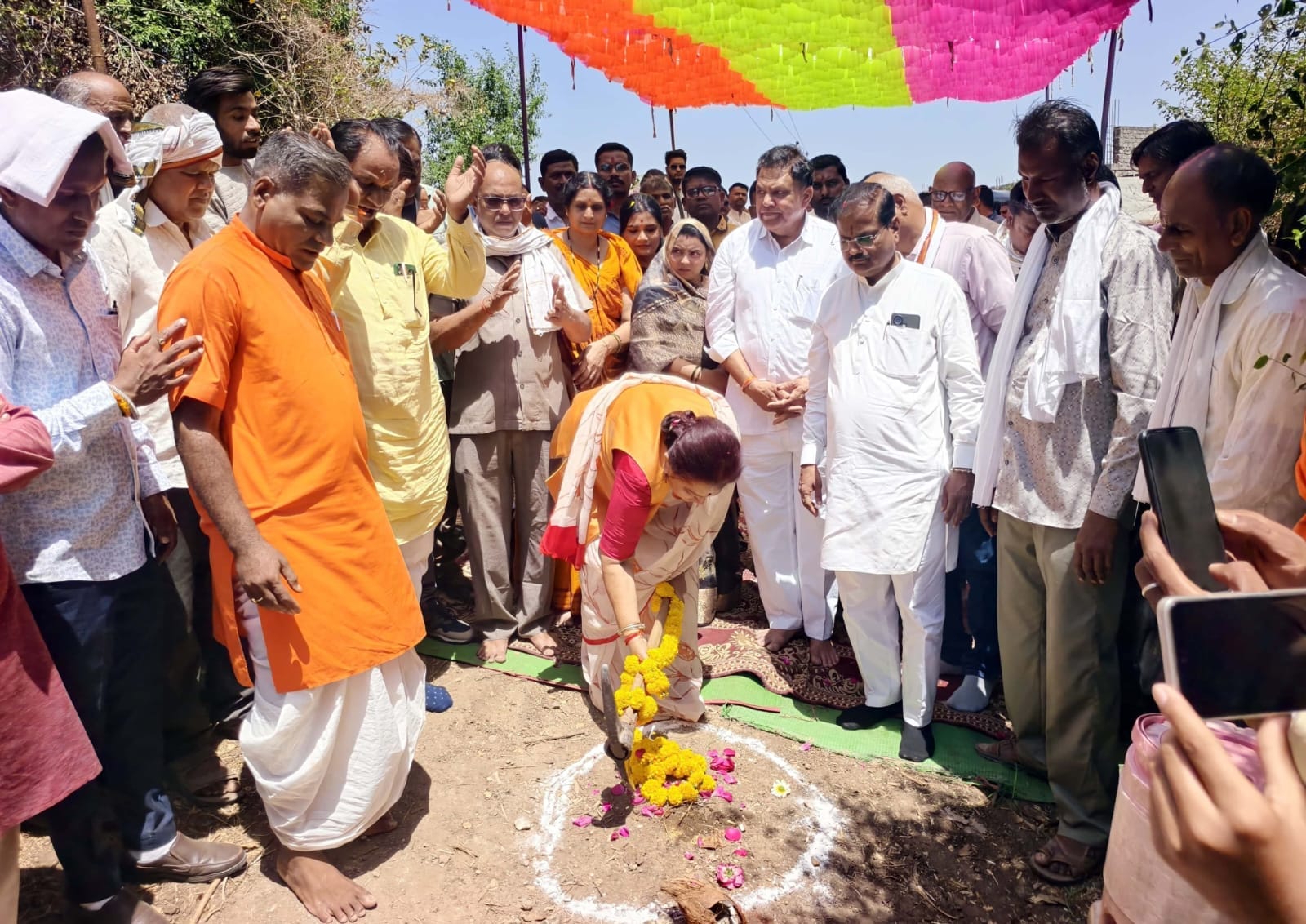 बुरहानपुर में विकास की नई दिशा: विधायक अर्चना चिटनिस ने किया पुलिया और सड़क निर्माण का भूमिपूजन