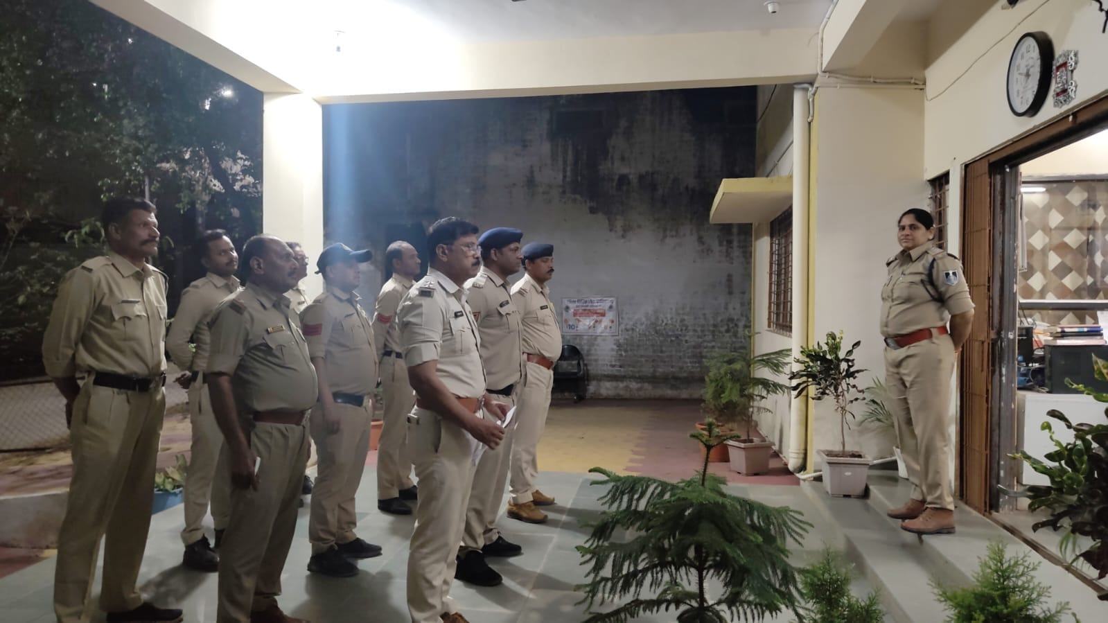 बुरहानपुर: “नाइट कांबिंग ऑपरेशन”: अपराधियों पर पुलिस की पैनी नजर