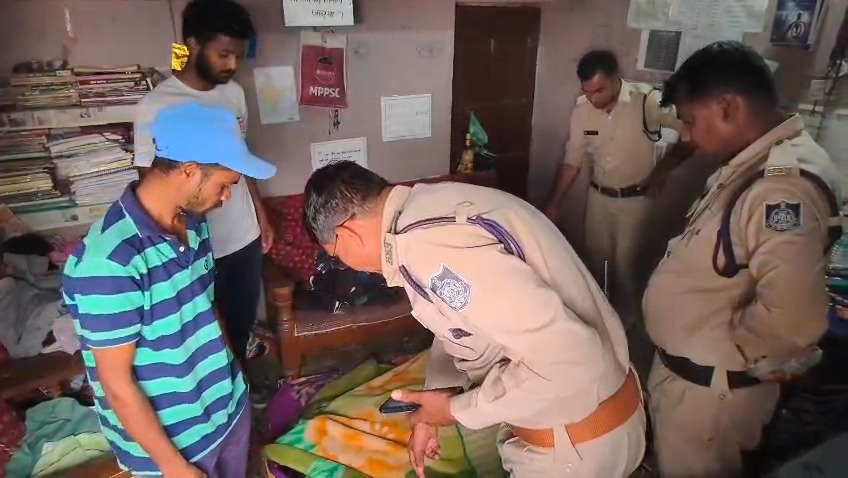 रतलाम में युवक की आत्महत्या: प्रतियोगी परीक्षा की तैयारी के दौरान फांसी लगाकर की खुदकुशी