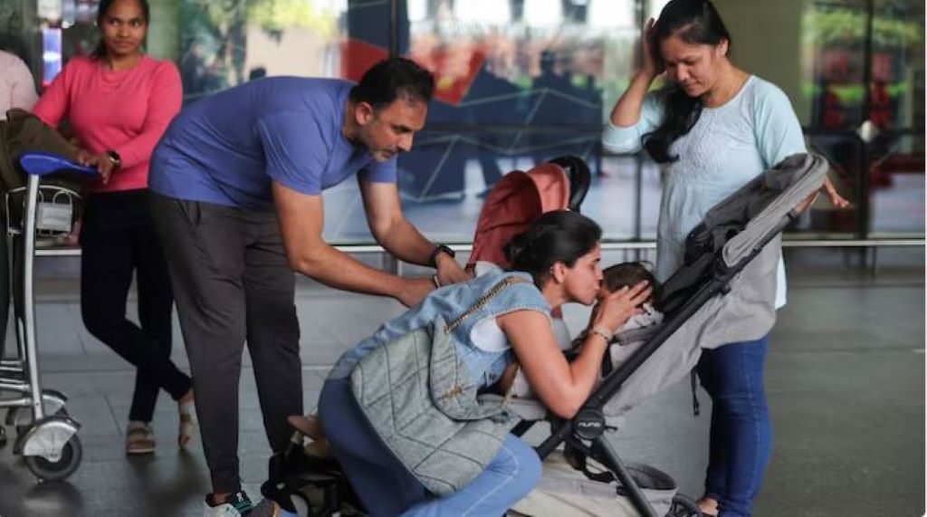 युद्ध के बीच खाड़ी देशों से लौटे 52000 भारतीय, सिर्फ इजराइल में रहते हैं 41 हजार इंडियन