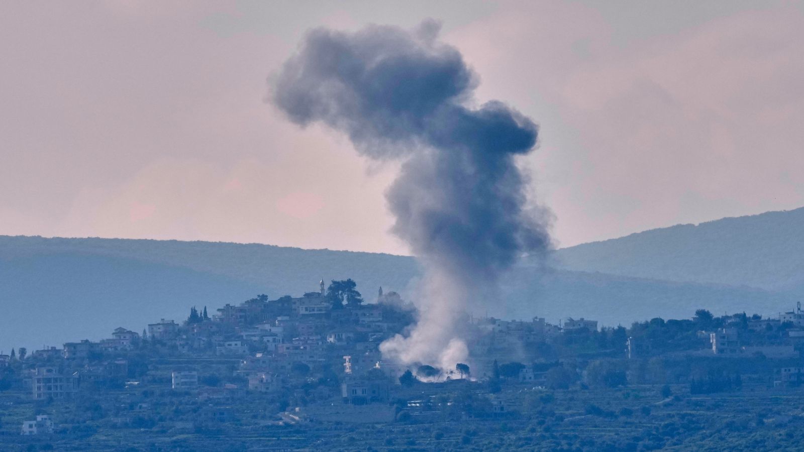 मिडिल ईस्ट में बढ़ा तनाव, बेरूत पर हमले और ईरान का पलटवार