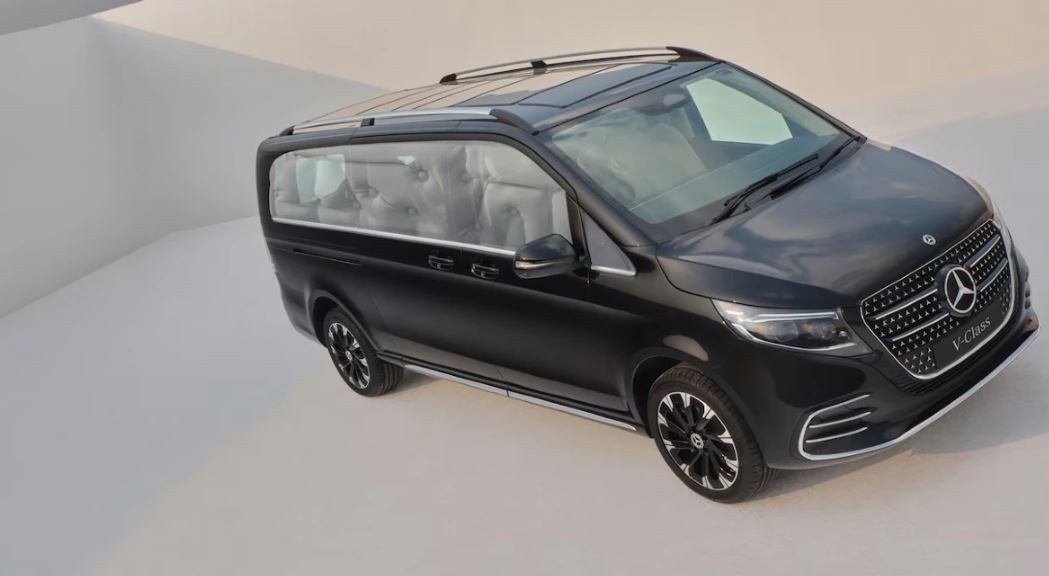 लग्जरी MPV V-Class में थिएटर जैसा साउंड सिस्टम और 360° कैमरा