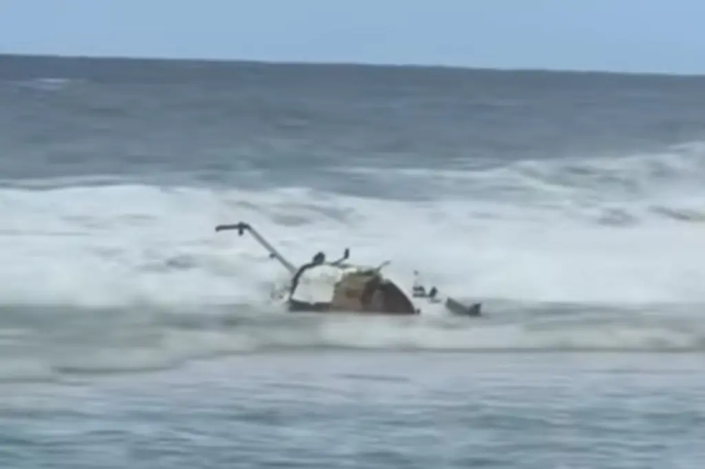 यूएस/हवाई में दुर्भाग्यपूर्ण हेलीकॉप्टर दुर्घटना: तीन की मौत, दो घायल