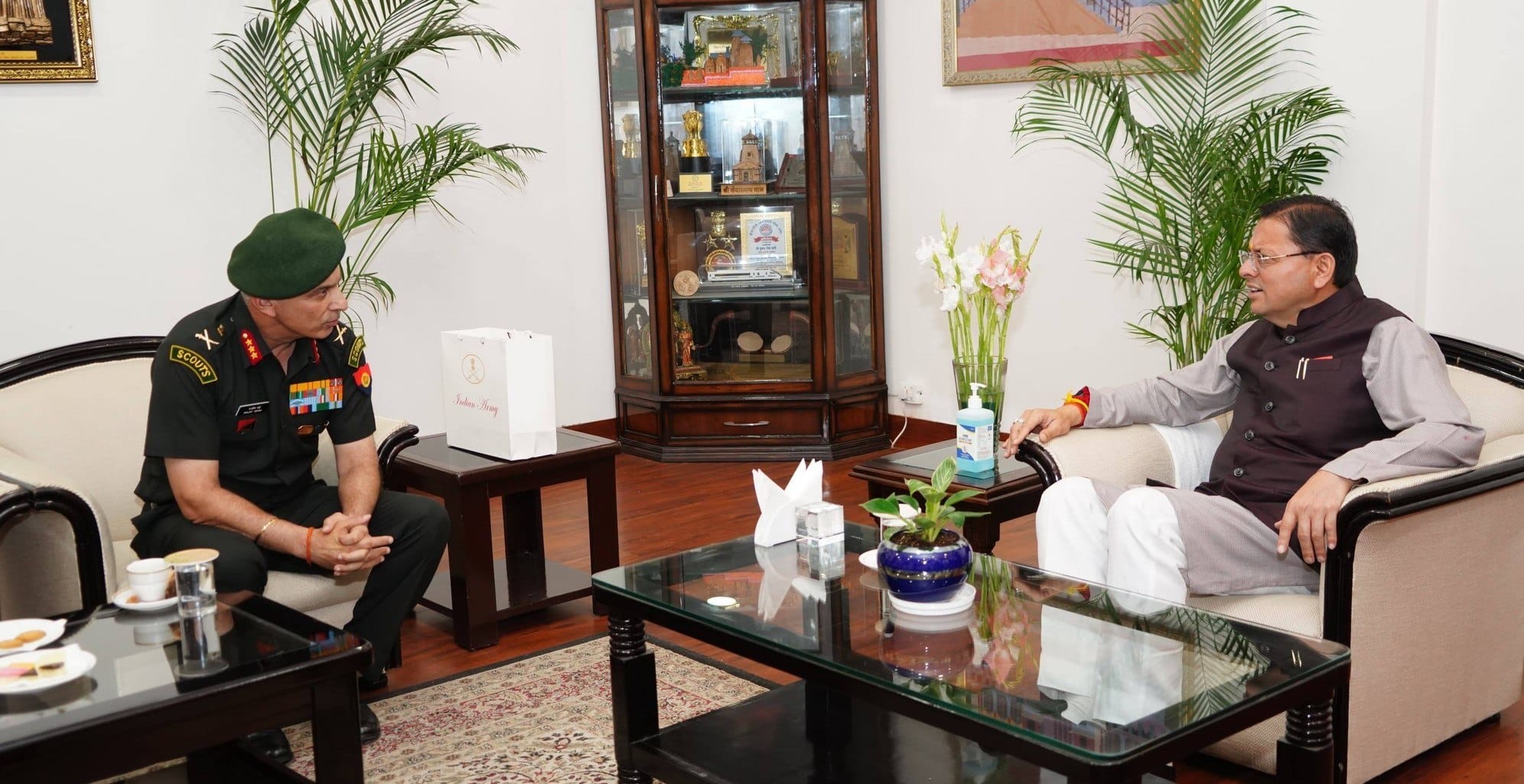 उत्तराखंड के मुख्यमंत्री से उप सेना प्रमुख की भेंट: सुरक्षा और विकास पर चर्चा