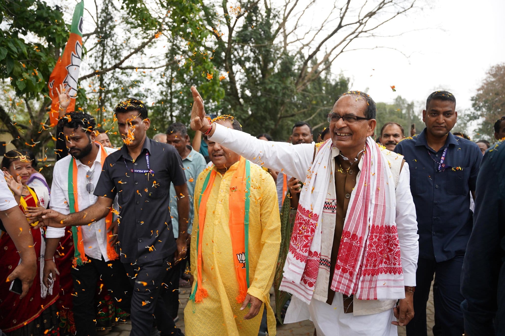 केंद्रीय कृषि मंत्री शिवराज सिंह चौहान ने नडुआर में भाजपा के समर्थन में जनसभा को किया संबोधित