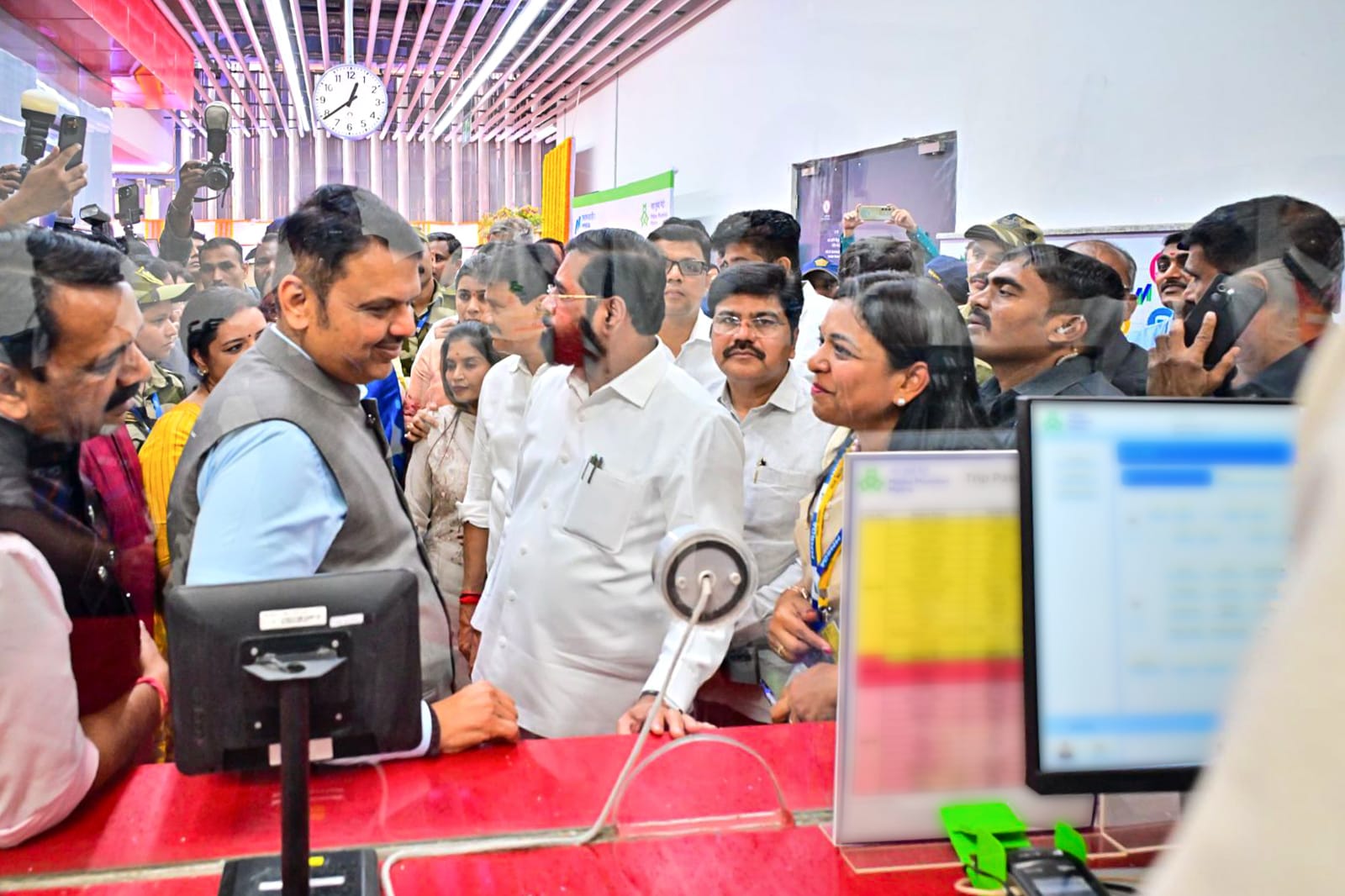 मुंबई को मिला मेट्रो का बड़ा तोहफा, मुख्यमंत्री फडणवीस-शिंदे ने किया मेट्रो लाइन-2B का शुभारंभ