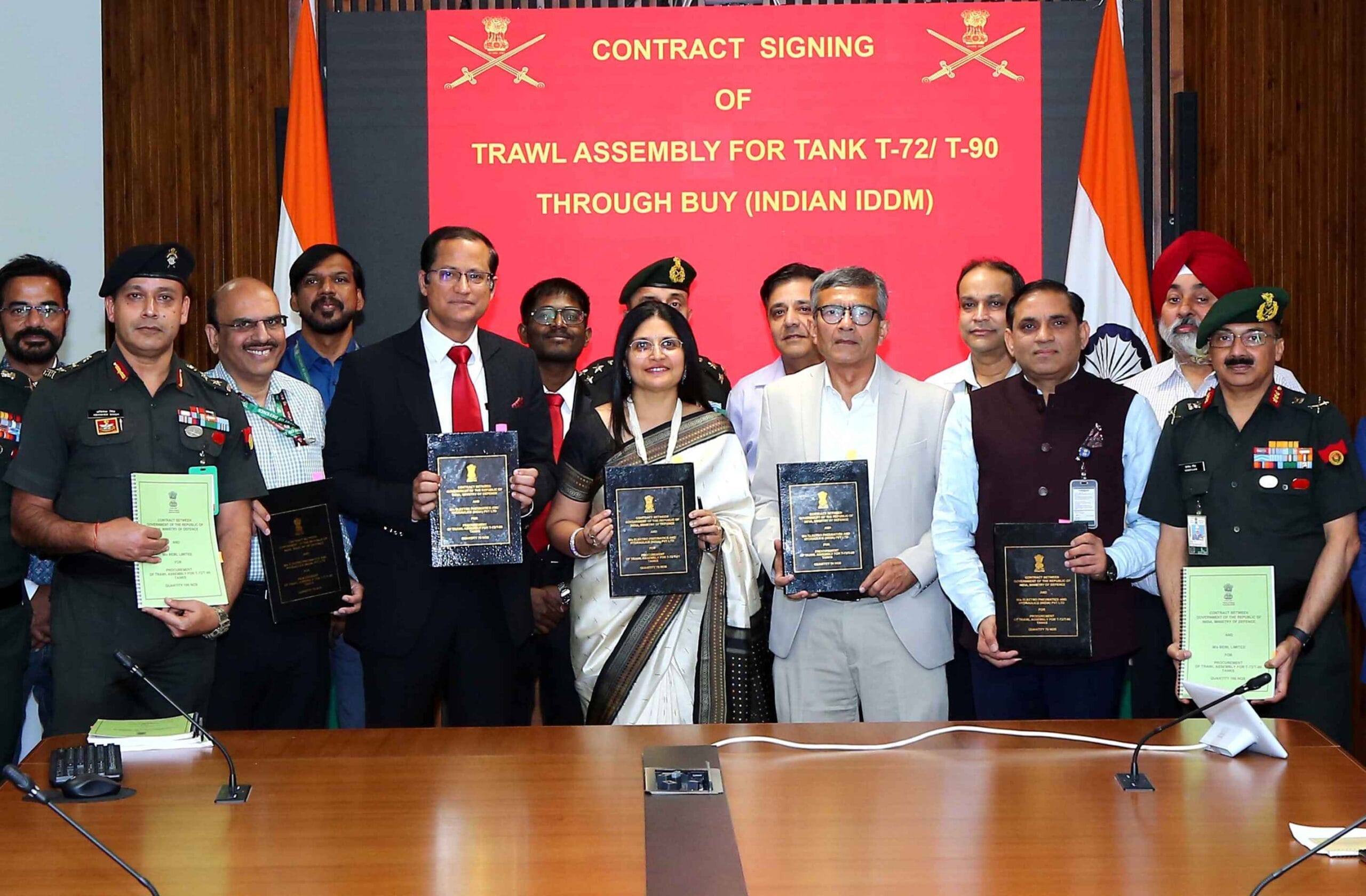 स्वदेशी तकनीक से सेना को मिलेगा बड़ा बल; रक्षा मंत्रालय ने टी-72/टी-90 टैंकों के लिए 975 करोड़ के ट्रॉल असेंबली सौदे पर किए हस्ताक्षर