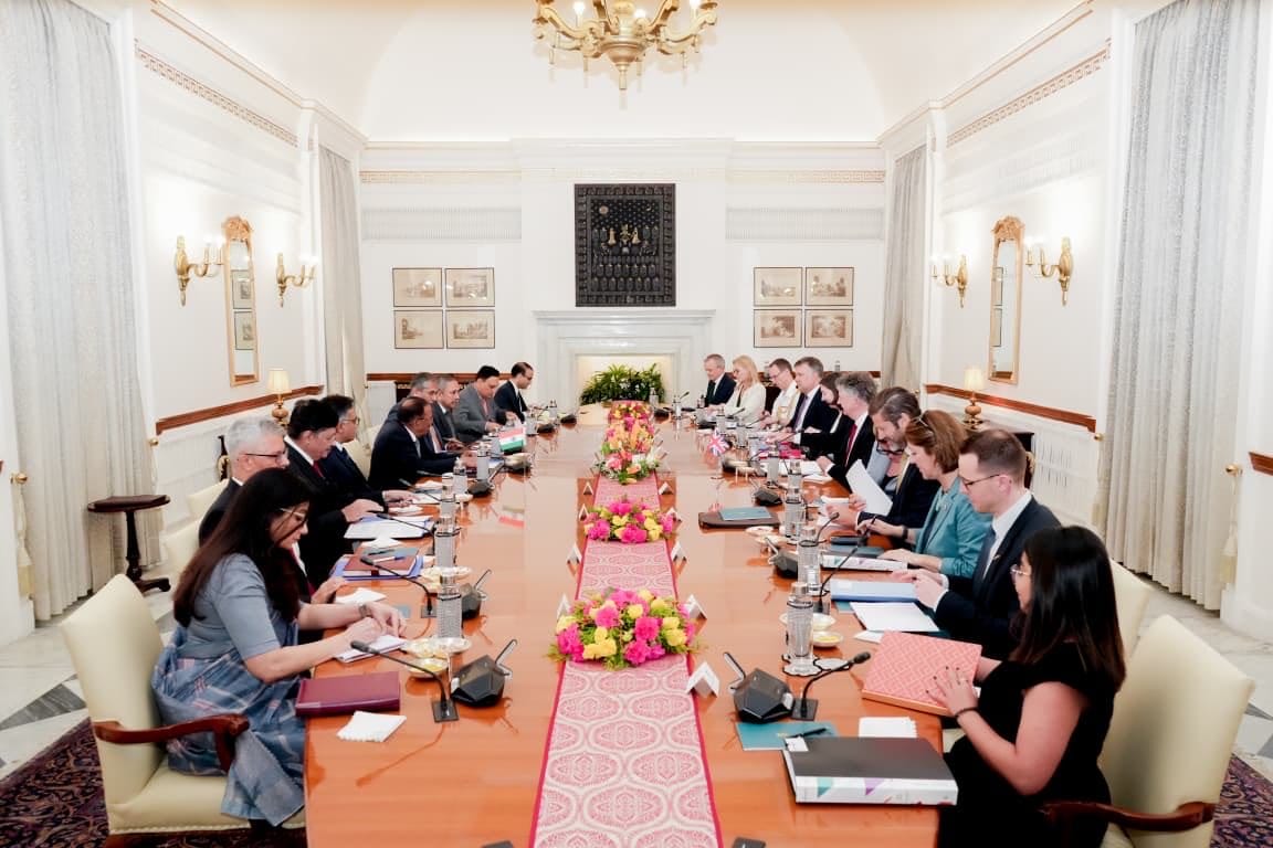 भारत-यूके रणनीतिक संवाद: NSA अजीत डोभाल ने ब्रिटिश समकक्ष से की मुलाकात; रणनीतिक रिश्तों को नई दिशा