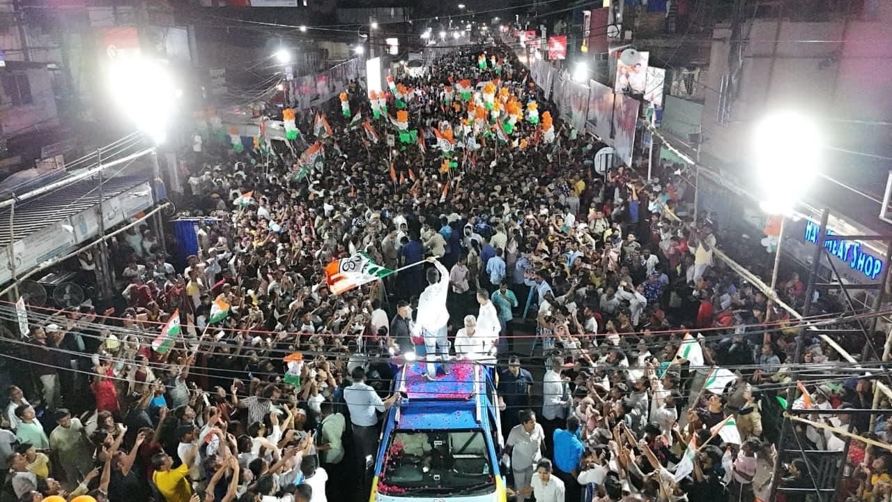 डायमंड हार्बर में तृणमूल कांग्रेस का शक्ति प्रदर्शन; अभिषेक बनर्जी का मेगा रोड शो