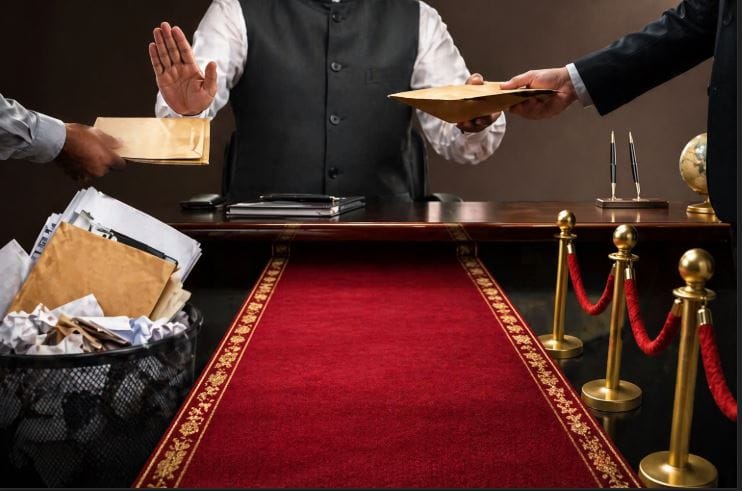 एमपी के ‘सिस्टम’ में भ्रष्टाचार का ‘बाहरी’ मोह: अपनों के प्रस्ताव कूड़ेदान में, बाहरी दलालों के लिए बिछा है रेड कार्पेट?