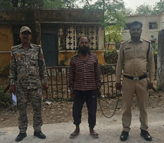 छतरपुर: खेत में मिली किसान की लाश, पुलिस ने बेटे को हत्या के आरोप में किया गिरफ्तार