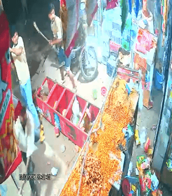 ग्वालियर में जनकगंज थाना क्षेत्र में दुकानदार पर हमला, सीसीटीवी में कैद हुई घटना