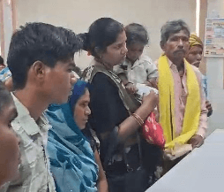 दमोह जनसुनवाई में महिला की गुहार: बीमार पति के लिए मांगा ऑक्सीजन सिलेंडर, मदद न मिलने पर भावुक अपील