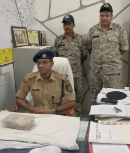 डबरा में जुए की महफिल पर पुलिस का छापा, एक आरोपी फरार; मौके से ₹46 हजार और ताश की गड्डी जब्त