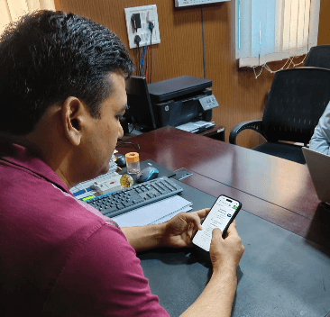 रायसेन: मोबाइल से जनगणना! कलेक्टर ने खुद फॉर्म भरकर नागरिकों को किया प्रेरित